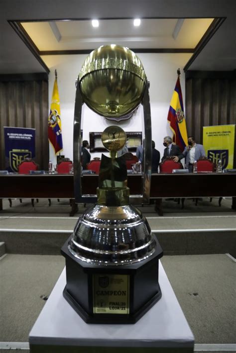 Ascenso Nacional 2021 Un trofeo que simboliza la unidad del fútbol