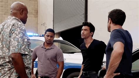 steve mcgarrett hawaii by cbs find and share on giphy