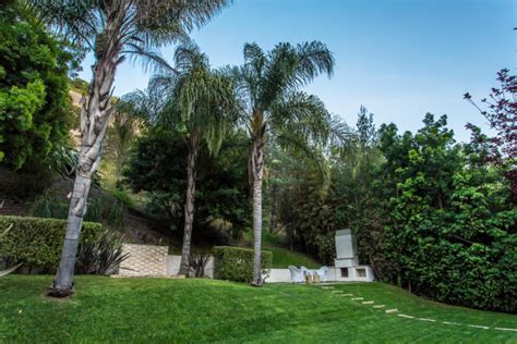 Beverly Hills Modern Escape Villaway