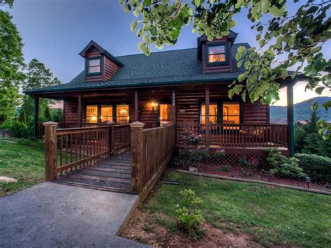Luxurious Log Cabin By Downtown Pigeon Forge In Eastern Tennessee