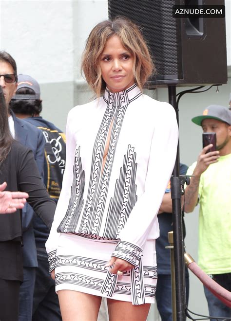 Halle Berry Sexy During His Handprint At The Tcl Chinese Theatre Imax