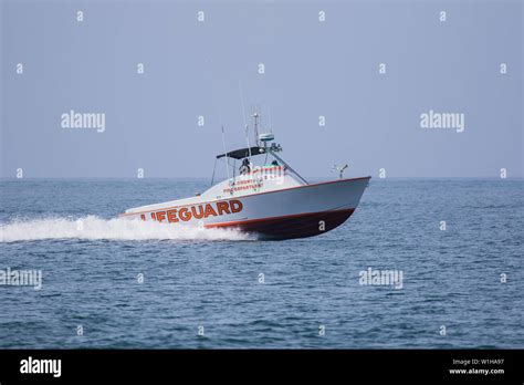 Los Angeles County Lifeguard Boat Hi Res Stock Photography And Images Alamy
