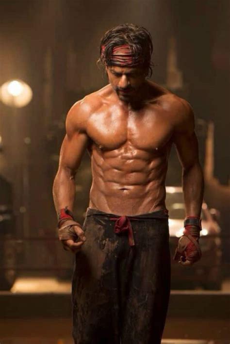 revealed shah rukh khan s hot and sexy eight pack abs for happy new year