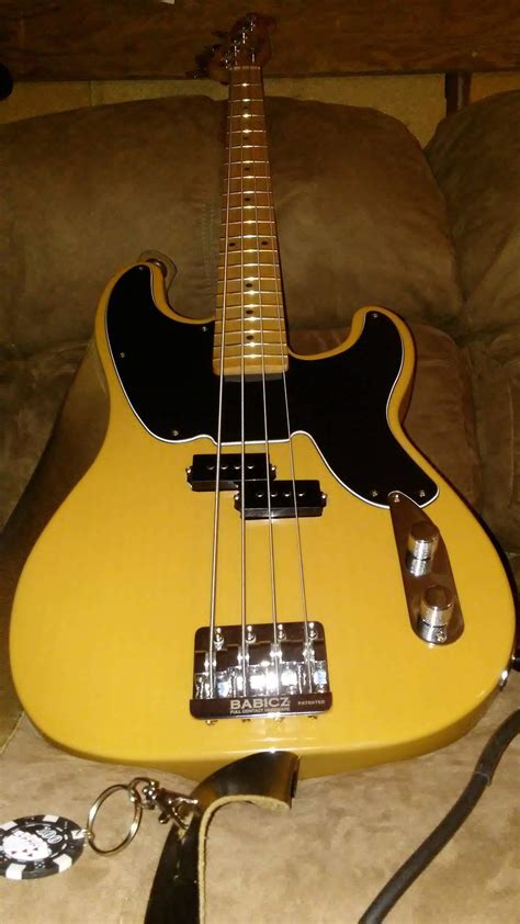 Fender Standard Telecaster Precision Bass Le