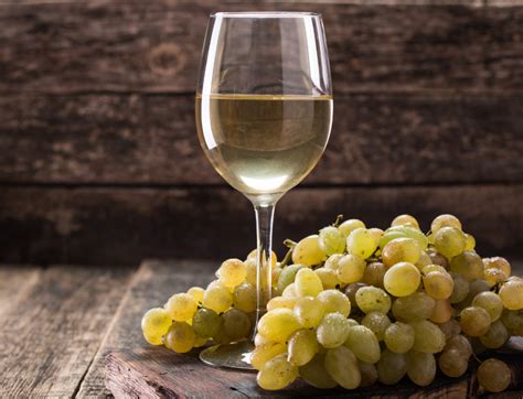 Top 7 Dry White Wine You Should Try Girls Drink Wine Too