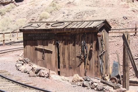 Streets that were once filled with miners are now crowded with tourists eager to explore all the town has to offer. Old building at Calico Ghost Town - Calico, CA | Calico ...
