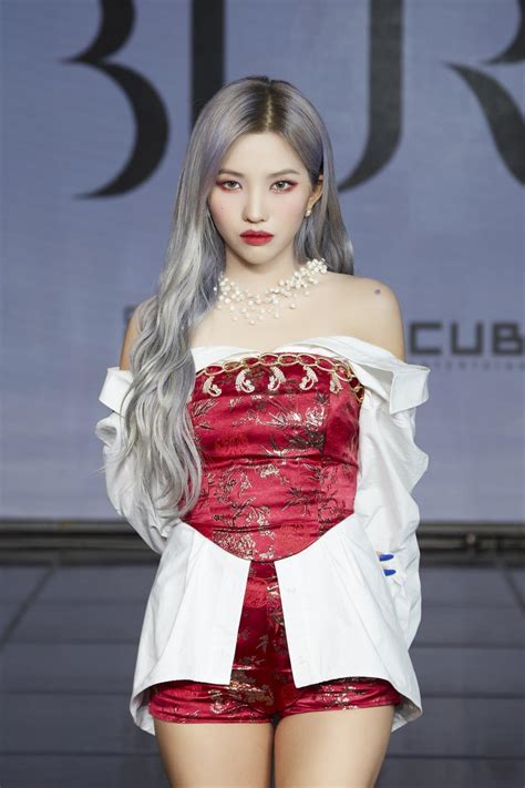 Like most of the group's songs, member soyeon wrote 화 (火花) (hwaa). (G) I-DLE- Sự trở lại ấn tượng với Concept độc đáo cùng ...