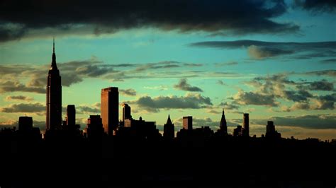 Download 1440p Empire State Building Sky And Clouds Background