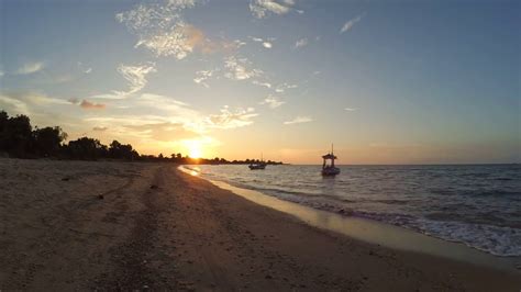 Nama tarian ini memang kurang terkenal dibandingkan nama tarian sumber gambar: Sunset Time-lapse Pantai Siring Kemuning, Madura ...