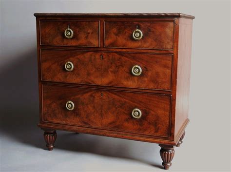 Georgian chest of drawers faded mahogany, with string inlay decoration, six drawers with reeded handles, on bracket feet, height 93 cm, width 114 cm, depth 56 cm. Fine quality small mahogany chest of drawers in SOLD ARCHIVE