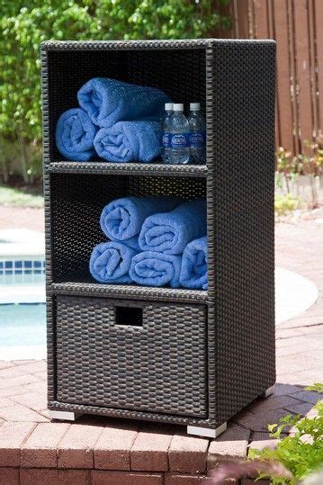 Build a pallet pool storage. Could totally use this by the pool | Pool towel storage ...
