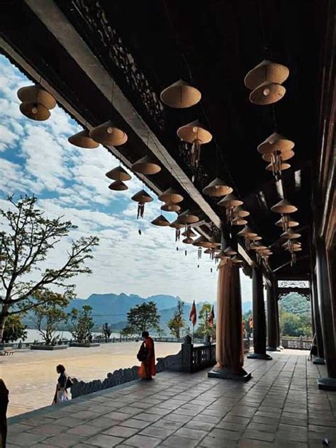 Bên trong thủy đình là một không gian rộng lớn và trang nghiêm. Chùa Tam Chúc Hà Nam, thiên đường check in sống ảo chốn ...