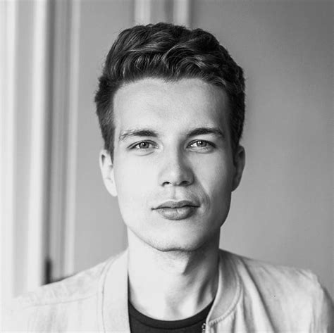 Daniel krejčík (25) je talentovaný herec, který působí především na divadelních prknech. Večer tříkrálový aneb cokoli chcete, William Shakespeare