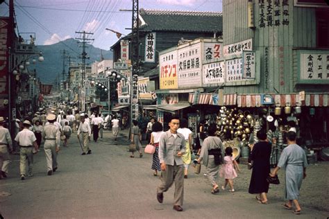 50 amazing color photographs that capture everyday life in japan from the mid 1950s ~ vintage