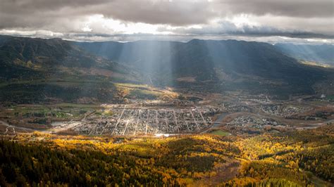 You Cant Miss Seeing Fernie In Fall Day Hike Outdoor Natural