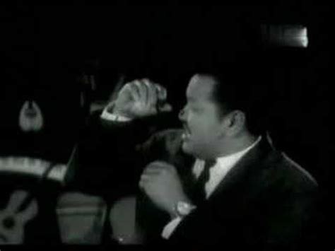 Sering kali kita bertengkar namun tiada jalannya sering kali perbelahan kita berdua tiada penyelamatnya setidaknya engkau mengerti apa terjadi apa bosan bila silap sama kau buat lagi. Aduh Sayang (P. Ramlee) - YouTube
