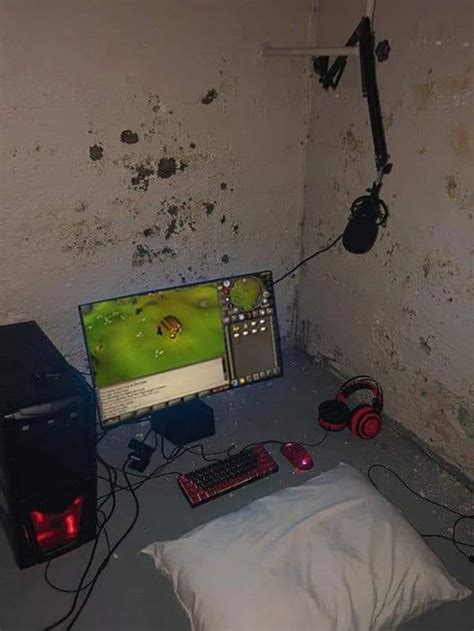 30 Times People Spotted Cursed Gaming Setups And Shared Them On This
