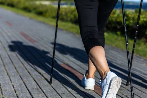 Nordic walking for weight loss: benefits and proper technique - Eat right!