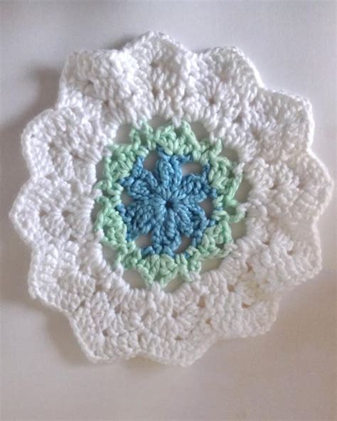 It's easy to see why everyone has gone head. Floral Dishcloth Set Crochet Pattern - Maggie's Crochet