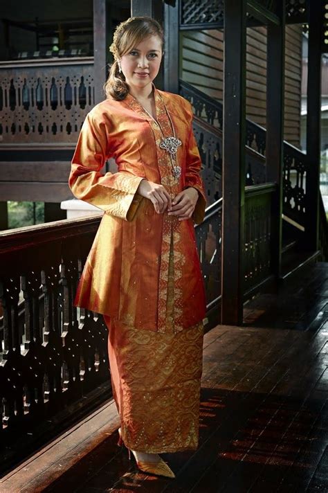 Kebaya Labuh Malay Wedding Dress Wedding Dresses Batik Kebaya Traditional Fashion Beautiful