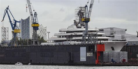 Eclipse is a 162.5 m motor yacht. Yacht Eclipse von Roman Abramowitsch ist in Hamburg | MOPO.de