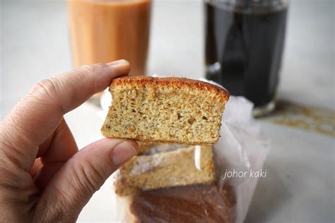 Easy banana cake recipe with six (6) ingredients. Hiap Joo Bakery & Biscuit Factory, Johor Bahru 协裕面包西果厂 ...