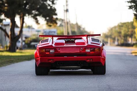 Futuristic, cyberpunk, future world, 4k. Lamborghini Countach Wallpapers - Wallpaper Cave