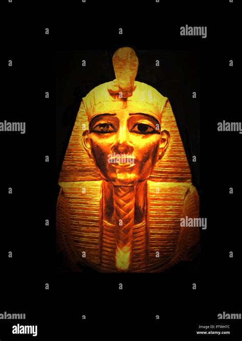 Tutankhamun Death Mask Hi Res Stock Photography And Images Alamy