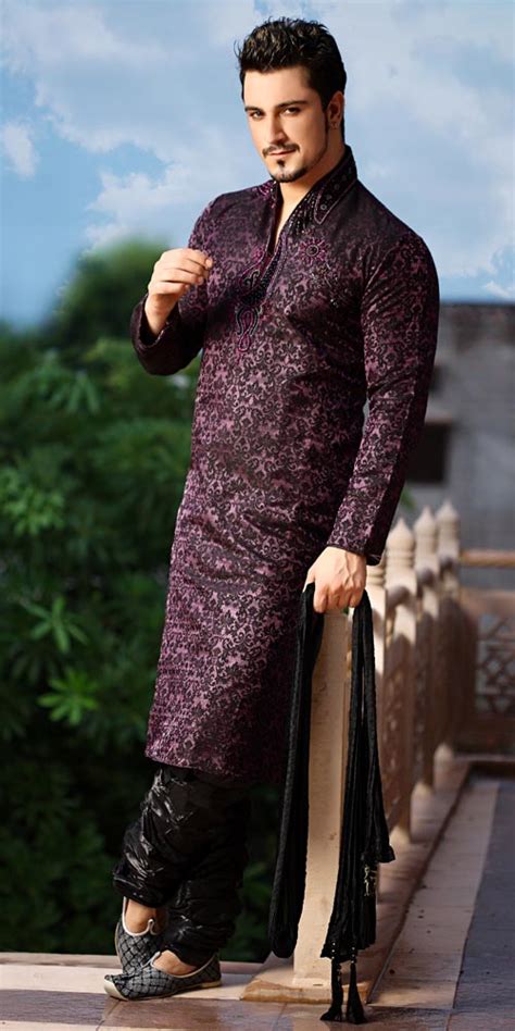 Our style expert has recreated this ethnic kurta look of saif & arjun's for you in a budget. 301 Moved Permanently