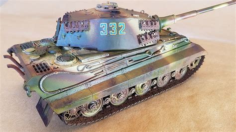 German King Tiger Tank Plastic Model Military Vehicle Kit 135