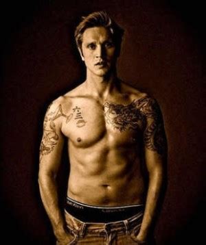 Devon Sawa Underwear And Shirtless Photos Now And Then