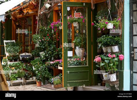 Flower Shop Exterior Hi Res Stock Photography And Images Alamy