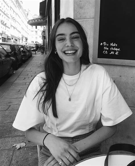 𝐏𝐈𝐍 ﹫𝓈𝓉𝑒𝓇𝓇𝑒 ♕ black and white aesthetic black n white instagram pose instagram pictures