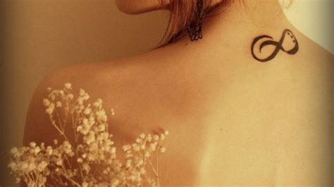 paling populer 16 gambar tato di pundak keren contoh gambar tato