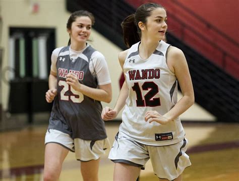 Meet Wando Basketballs Identical Twin Towers Katherine And Elizabeth