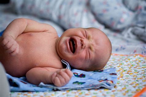 Masalah colic selalunya berlaku disebabkan masalah di bahagian usus. Awas Bila Bayi Kembung Perut! Mama Papa Kena Tahu Punca ...