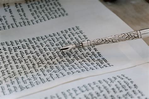 Vendieron La Biblia Hebrea Más Antigua Del Mundo En Más De Us38