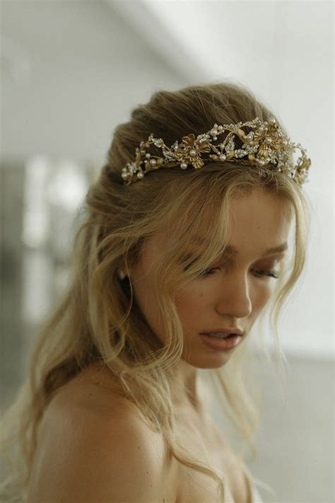 Reina Gold Wedding Crown With Pearls Bridal Crown Gold Etsy Wedding Hairstyles With Crown