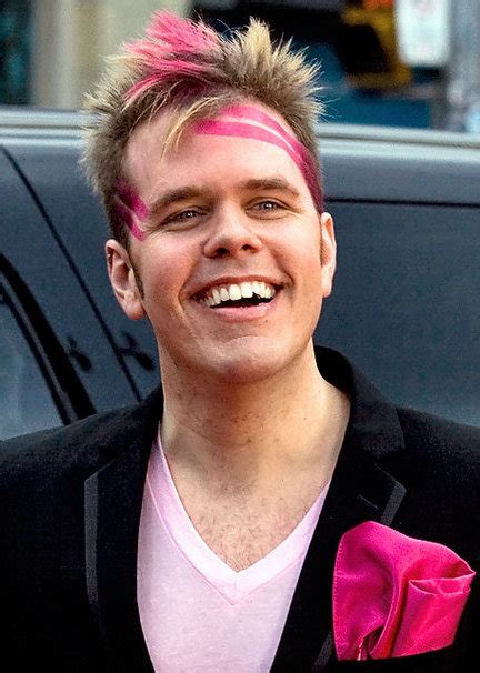 Perez Hilton Loses Ad After Posting Upskirt Photo Of Miley Cyrus
