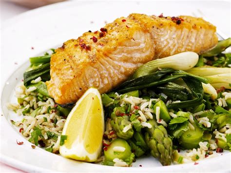 Lachs vom Grill mit grünem Spargel Lauchzwiebeln und Reis Rezept