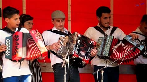 Caetano veloso) sconfitta (palavras) se diverte e já não pensa em mim. Escola de música Filipe Teixeira - Saia da Carolina e ...