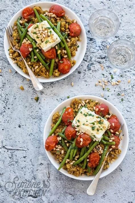 Een maaltijdsalade is niet zomaar een salade die je als maaltijd eet. Ras el hanout-quinoa met feta | Recept | Vegetarische ...