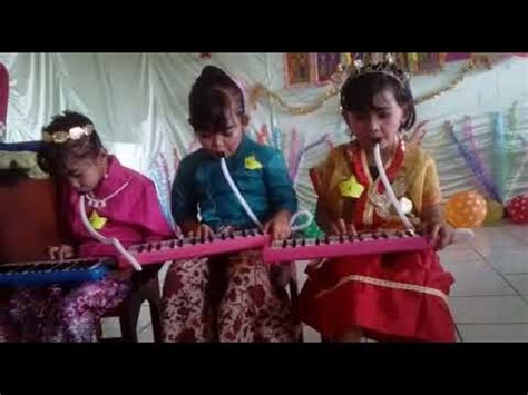 Ibu r.a kartini sendiri bukanlah keturunan bangsawan, melainkan rakyat biasa saja. Pianika lagu ibu kita kartini dimainkan oleh leona - YouTube