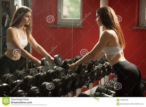 Active Young Woman Work Out Her Arms In Fitness Club Gym Stock Image Image Of Effort Athlete