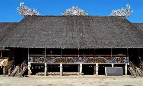 5 Keunikan Rumah Adat Tradisional Lamin Kalimantan Timur Yang Keren