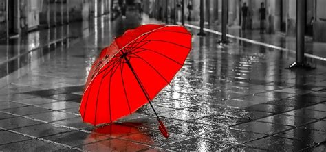 Rainy Red Umbrella On The Street Rainy Night Street Background Image