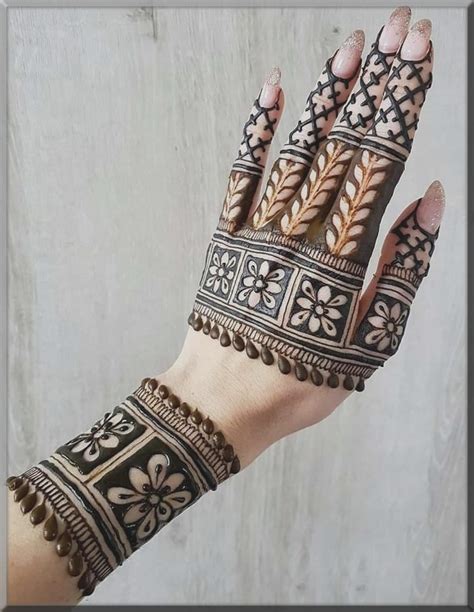 See more ideas about henna patterns, henna, mehndi designs. Elegant Moroccan Mehndi Designs to Try in 2020 with Pictures