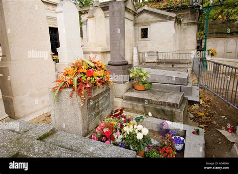 Grave Of Jim Morrison Pere Lachaise Cemetery Paris Stock Photo Alamy