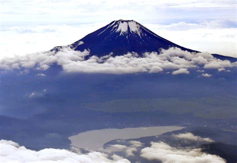 Mt Fuji Eruption Could Leave Up To 10 Cms Of Ash In Central Tokyo