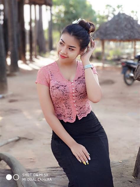 Dikarenakan modelnya yang simple nyaman di pakai, sehingga sulit untuk membuatnya ketinggalan. Actress Baby Maung in Myanmar Outfit with loose V neck ...